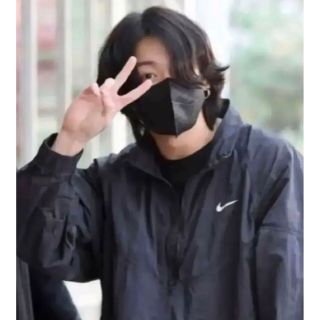 ステューシー(STUSSY)の【BTSジョングク着用】ナイキ ステューシー コラボ ハーフジップ ナイロン L(ナイロンジャケット)