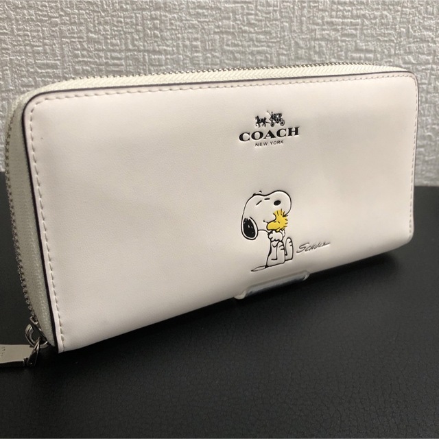 COACH(コーチ)の美品 コーチ 長財布 スヌーピー レディースのファッション小物(財布)の商品写真