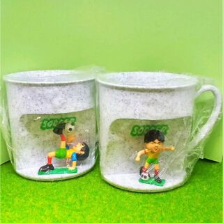 サッカー少年　フィギュア付き　プラスチック　マグカップ　２種類　未使用品(スポーツ)