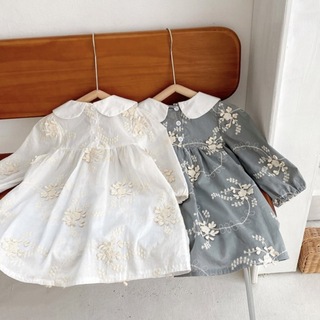 80サイズ 白 オフホワイト ベージュ 花の刺繍 ワンピース(ワンピース)