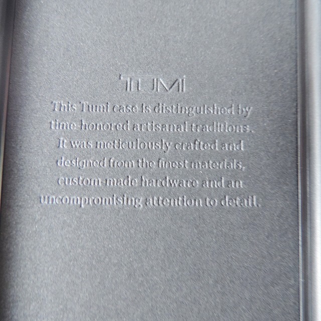 TUMI(トゥミ)のトゥミ 携帯電話ケース美品  シルバー スマホ/家電/カメラのスマホアクセサリー(モバイルケース/カバー)の商品写真