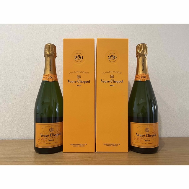 ☆Veuve Clicquot ヴーヴクリコ イエローラベル 空瓶箱付き☆ - 酒