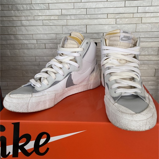 NIKE(ナイキ)のsacai × NIKE BLAZER MID WHITE WOLF GREY メンズの靴/シューズ(スニーカー)の商品写真