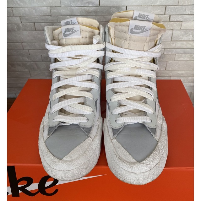 NIKE(ナイキ)のsacai × NIKE BLAZER MID WHITE WOLF GREY メンズの靴/シューズ(スニーカー)の商品写真