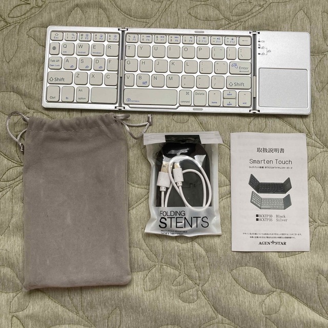 折りたたみ式 Bluetoothキーボード スマホ/家電/カメラのスマホアクセサリー(その他)の商品写真