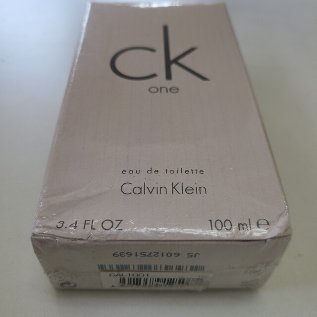 Calvin Klein(カルバンクライン)の新品未開封カルバンクライン　CK ONE オードトワレ100ml コスメ/美容の香水(香水(男性用))の商品写真