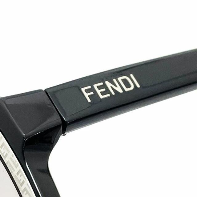 FENDI(フェンディ)のフェンディ サングラス FF ブラック 黒 グレーグラデーションレンズ レディースのファッション小物(サングラス/メガネ)の商品写真