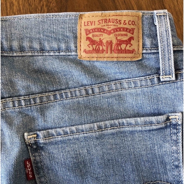 Levi's(リーバイス)のリーバイス★膝丈スカート★デニム★タイトスカート★デニムスカート レディースのスカート(ひざ丈スカート)の商品写真