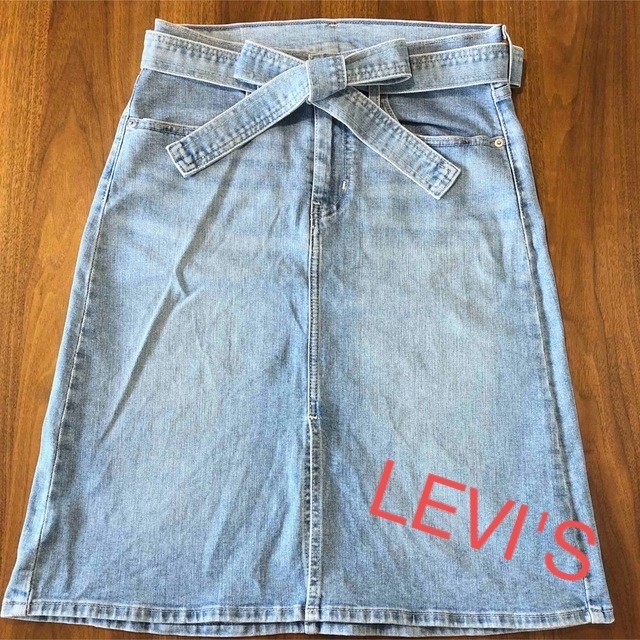 Levi's(リーバイス)のリーバイス★膝丈スカート★デニム★タイトスカート★デニムスカート レディースのスカート(ひざ丈スカート)の商品写真