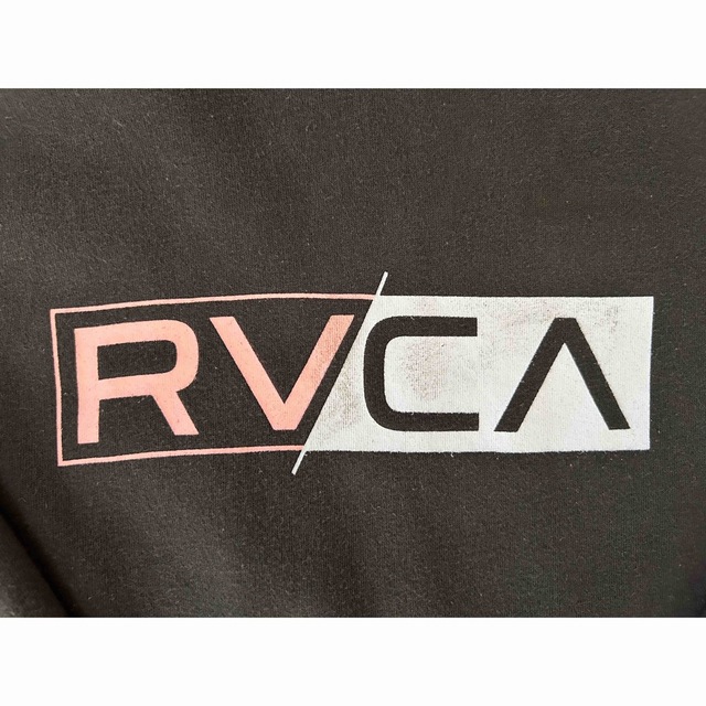 RVCAパーカー