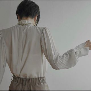 アメリヴィンテージ(Ameri VINTAGE)のPLEATS SLEEVE BLOUSE(シャツ/ブラウス(長袖/七分))