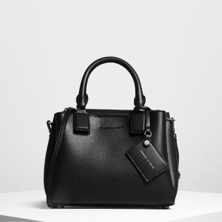 チャールズアンドキース(Charles and Keith)のCHARLES&KEITH チャールズアンドキース　バッグ(ショルダーバッグ)