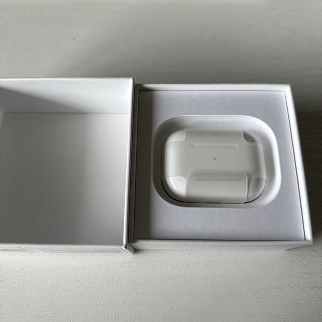Apple(アップル)のAirPods Pro ノイズキャンセリング付完全ワイヤレスイヤホン スマホ/家電/カメラのオーディオ機器(ヘッドフォン/イヤフォン)の商品写真