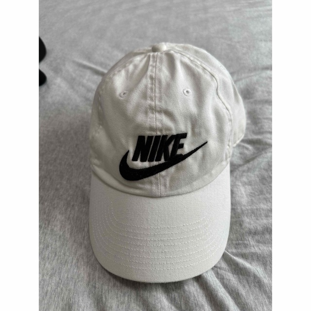 NIKE(ナイキ)のNIKEキャップ　WHITE メンズの帽子(キャップ)の商品写真