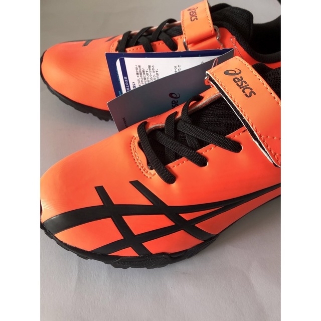 LAZERBEAM（ASICS）(レーザービーム)のアシックス　レーザービーム　21.5㎝　新品 キッズ/ベビー/マタニティのキッズ靴/シューズ(15cm~)(スニーカー)の商品写真