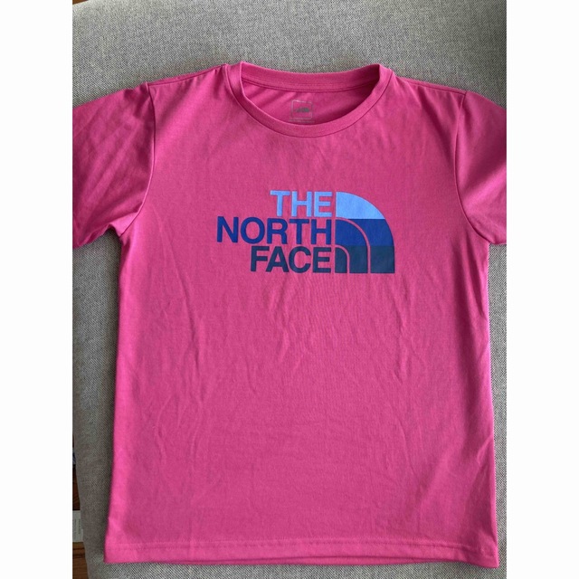 THE NORTH FACE(ザノースフェイス)のTHE NORTH FACE キッズ ジュニア 子供用 Tシャツ 半袖 150 キッズ/ベビー/マタニティのキッズ服女の子用(90cm~)(Tシャツ/カットソー)の商品写真