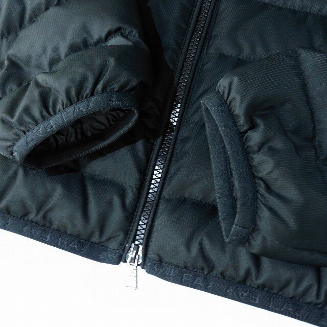 Emporio Armani(エンポリオアルマーニ)のエンポリオアルマーニ EA7 ダウンジャケット エンブレム型ワッペン付き L 黒 メンズのジャケット/アウター(ダウンジャケット)の商品写真