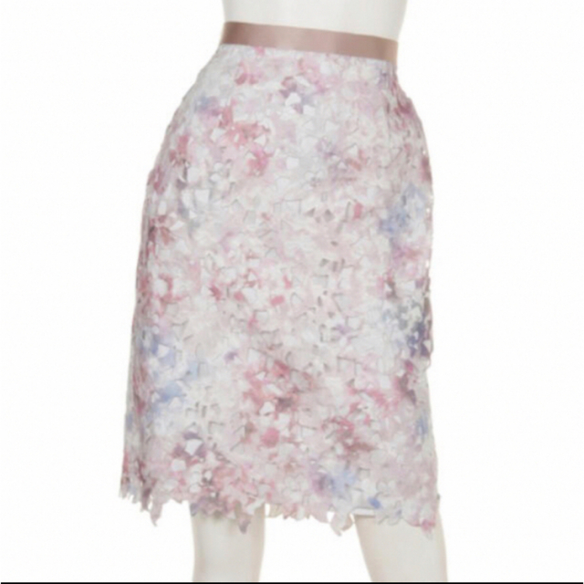 JUSGLITTY(ジャスグリッティー)の🌻みう様専用🌻ジャスグリッティー花柄レーススカート レディースのスカート(ひざ丈スカート)の商品写真