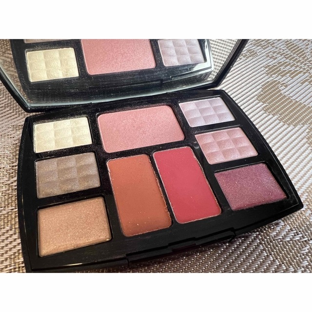 CHANEL シャネル トラベル メイクアップパレット シャドー リップ CHANEL シャネル トラベル メイクアップパレット シャドー リップ