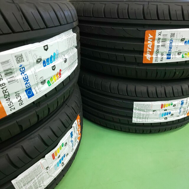 送料無料！美品フジ SR　18インチ×新品タイヤ選択自由215/45R18等 自動車/バイクの自動車(タイヤ・ホイールセット)の商品写真