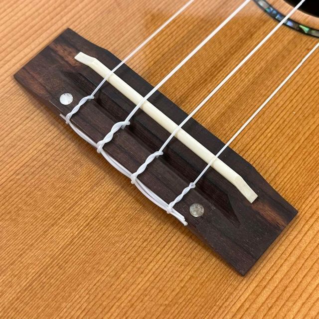 Smijer ukulele】シダー材(杉)単板のエレキ・コンサートウクレレ