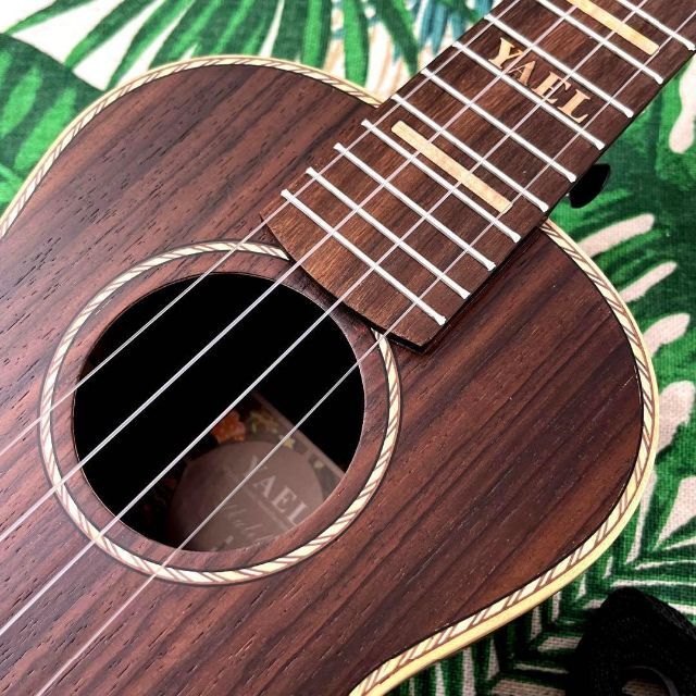 YAEL ukulele】ローズウッド材のエレキ・コンサートウクレレ-