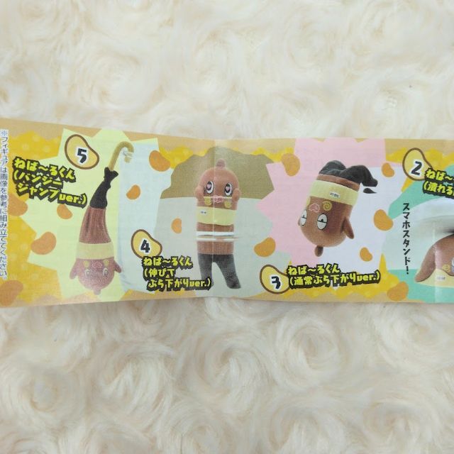 机の上の「クレヨンしんちゃん」2　全5種 ガチャガチャ フルコンプ