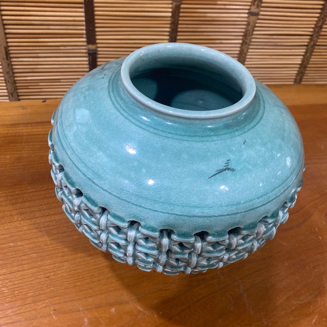 海泉 壺 花瓶 花器 骨董品 青磁 透かし彫りの通販 by リア|ラクマ 海泉 壺 花瓶 花器 骨董品 青磁 透かし彫りの通販 by リア|ラクマ