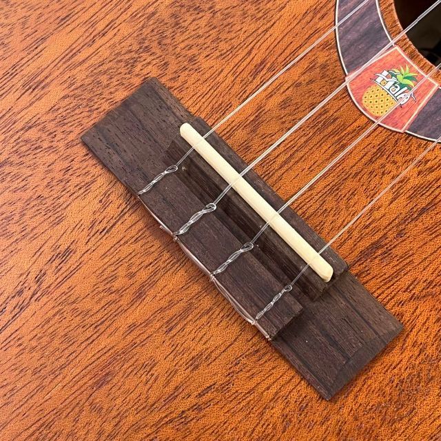 【Kmise ukulele】カーリーマホガニーのエレキ・コンサートウクレレ