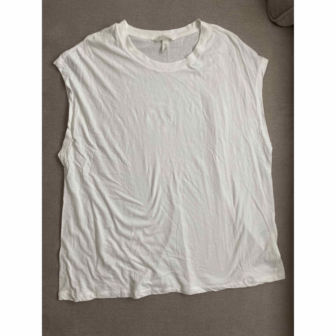 H&M(エイチアンドエム)の新品未使用ジャージーノースリーブトップス レディースのトップス(Tシャツ(半袖/袖なし))の商品写真