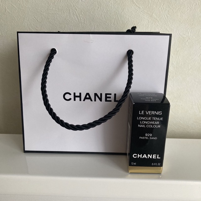 CHANEL(シャネル)の【新品】【限定】929 CHANEL ヴェルニ ロングトゥニュ　パステル サンド コスメ/美容のネイル(マニキュア)の商品写真