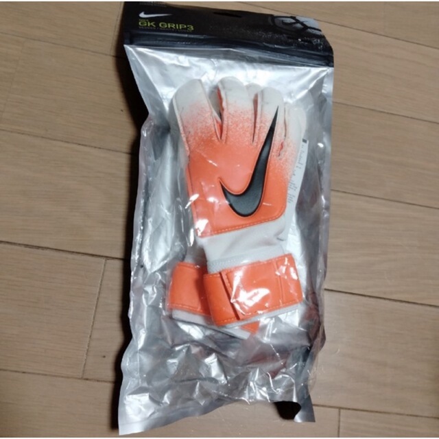 NIKE(ナイキ)のNIKEキーパーグローブ  6号ジュニアgrip3 ナイキ7700円未使用 スポーツ/アウトドアのサッカー/フットサル(ウェア)の商品写真