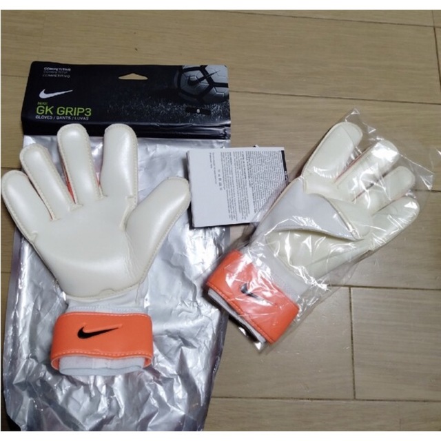 NIKE(ナイキ)のNIKEキーパーグローブ  6号ジュニアgrip3 ナイキ7700円未使用 スポーツ/アウトドアのサッカー/フットサル(ウェア)の商品写真