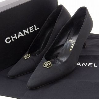 シャネル(CHANEL)の【本物保証】 箱・布袋付 シャネル CHANEL ピンヒール パンプス 靴 カメリア サテン 黒 サイズ38(ハイヒール/パンプス)