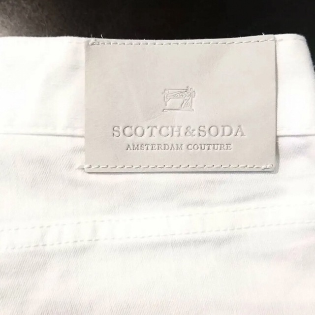 SCOTCH & SODA(スコッチアンドソーダ)のSCOTCH & SODA  スコッチ&ソーダ　刺繍デニムショートパンツ   メンズのパンツ(ショートパンツ)の商品写真