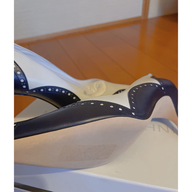 MANOLO BLAHNIK(マノロブラニク)の新品⭐︎マノロブラニク manolo blahnik ⭐︎シャネルロジェ好きにも レディースの靴/シューズ(ハイヒール/パンプス)の商品写真