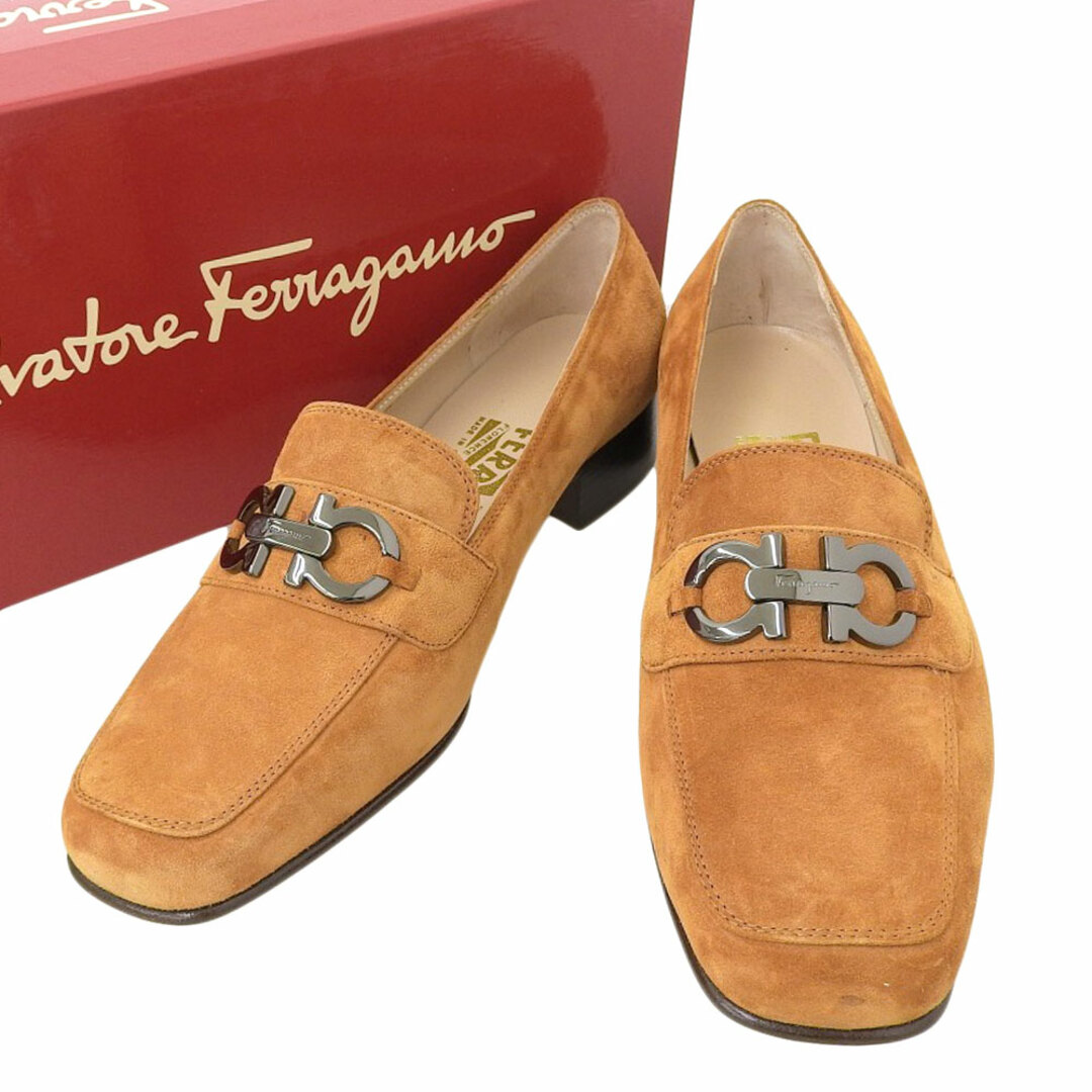 Salvatore Ferragamo(サルヴァトーレフェラガモ)の【本物保証】 箱付 超美品 サルヴァトーレ フェラガモ Salvatore Ferragamo ローファー スエード ブラウン 6 ガンチーニ 靴 レディース レディースの靴/シューズ(ローファー/革靴)の商品写真