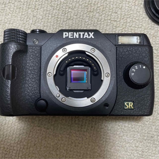 PENTAX(ペンタックス)のPENTAX PENTAX Q7 PENTAX Q7 Wズームキット BALCK スマホ/家電/カメラのカメラ(ミラーレス一眼)の商品写真