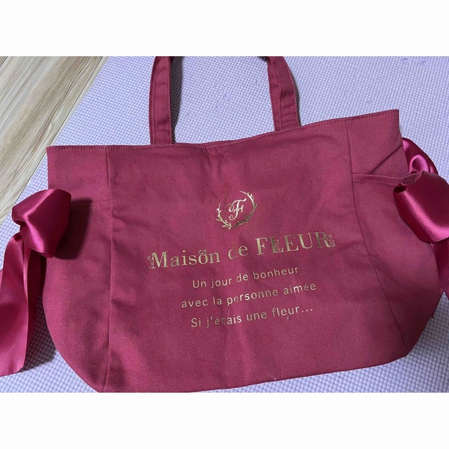 Maison de FLEUR(メゾンドフルール)のMaison de FLEUR ピンくまニア サイドリボントートバッグ レディースのバッグ(トートバッグ)の商品写真