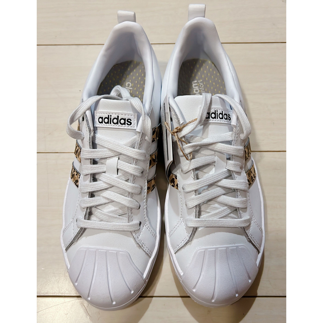 期間限定値下げadidas スニーカー24.5cm