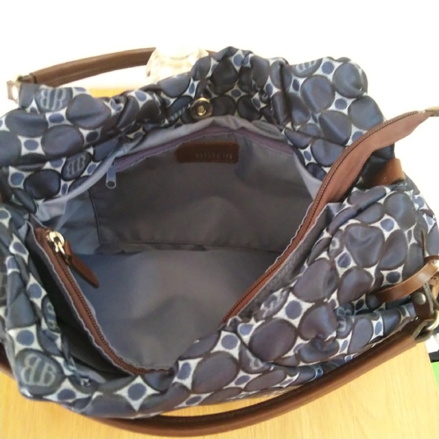 BASARA バッグ 紺 ネイビー 未使用 レディースのバッグ(ショルダーバッグ)の商品写真