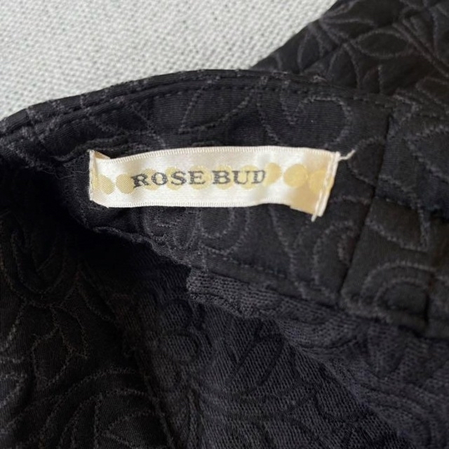 ROSE BUD(ローズバッド)のローズバッドROSE BUD フリーサイズ　黒　ショートパンツ花柄織柄　上質 レディースのパンツ(ショートパンツ)の商品写真