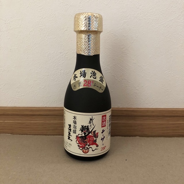 泡盛　古酒　戯れる獅子　本場泡盛まさひろ　比嘉酒造　180ml 食品/飲料/酒の酒(焼酎)の商品写真