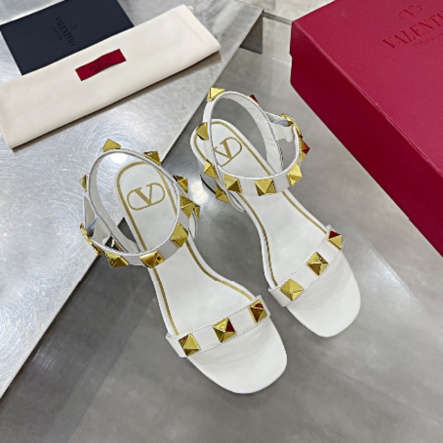 国内正規総代理店アイテム】 VALENTINO - ローマンスタッズ カーフ