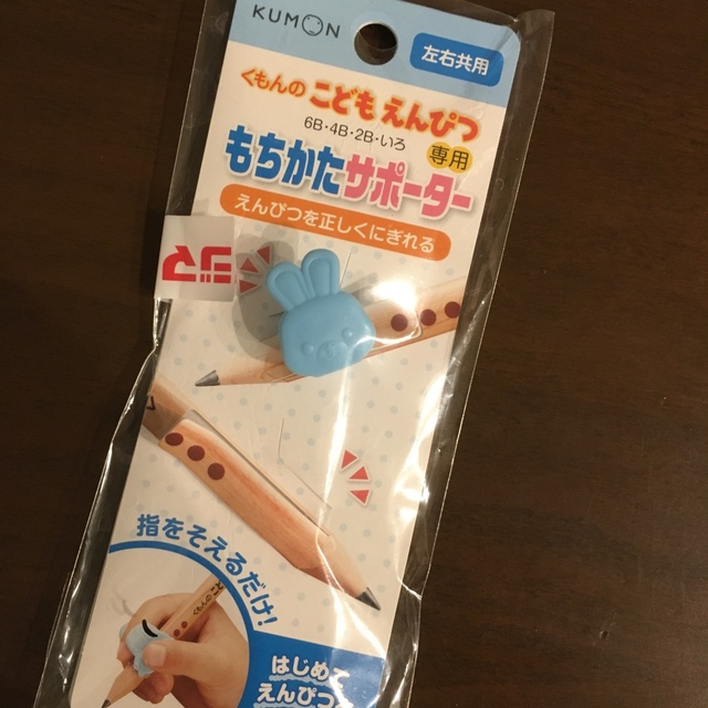 KUMON(クモン)の公文　くもん　クモン　もちかたサポーター　うさぎ　KUMON エンタメ/ホビーのアート用品(鉛筆)の商品写真