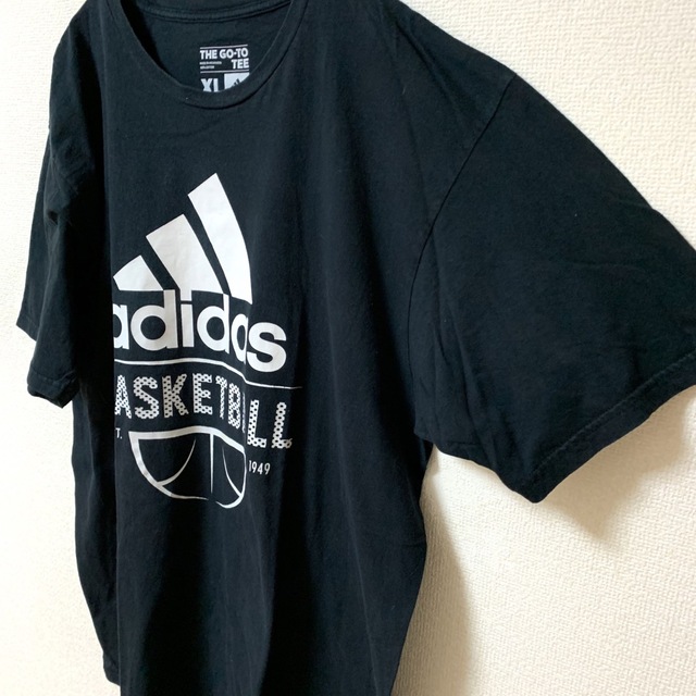 adidas(アディダス)のUS古着 アディダス 半袖ロゴTシャツ バスケット プリントT ゆるだぼ 古着  メンズのトップス(Tシャツ/カットソー(半袖/袖なし))の商品写真