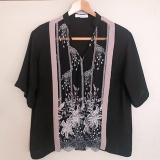 MURRAL - MURRAL framed flower half sleeve shirtsの通販 by