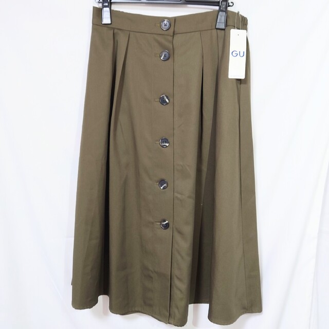 GU(ジーユー)のTae様　新品GUオンライン限定フロントボタンフレアスカート XXL オリーブ レディースのスカート(ロングスカート)の商品写真