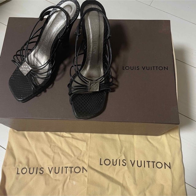 美品 LOUIS VUITTONパイソンレザーサンダル　ロゴプレート35 1/2