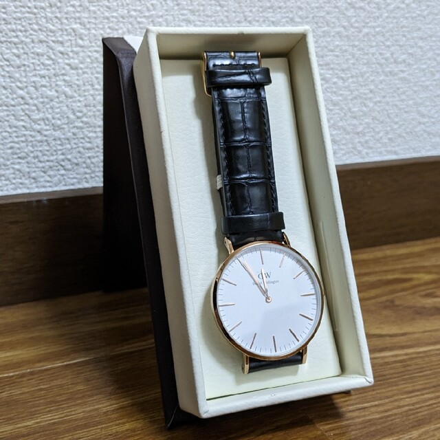 Daniel Wellington(ダニエルウェリントン)の値下中❗美品DanielWellingtoダニエルウエリントンレザー型押し時計黒 メンズの時計(レザーベルト)の商品写真